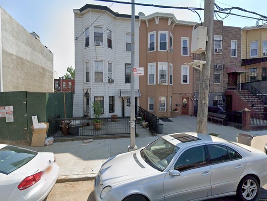 Single-family for Pre-foreclosure / auction Borough Park, Brooklyn