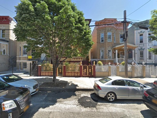 Multi-family for Pre-foreclosure / auction Soundview, Bronx