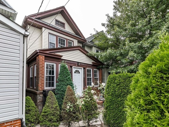 Single-family for Sale Kew Gardens, Queens