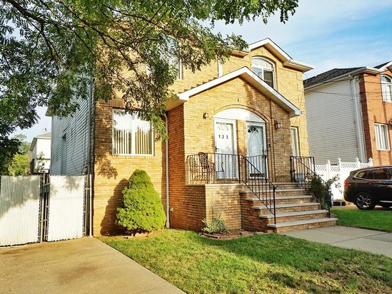 Single-family for Sale Castleton Corners, Staten Island