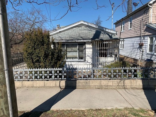 Single-family for Sale South Ozone Park, Queens