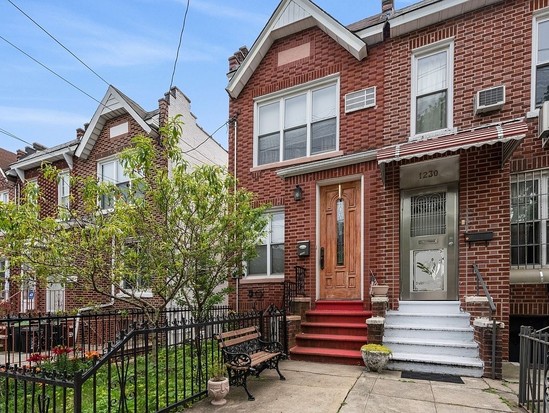 Single-family for Sale Dyker Heights, Brooklyn