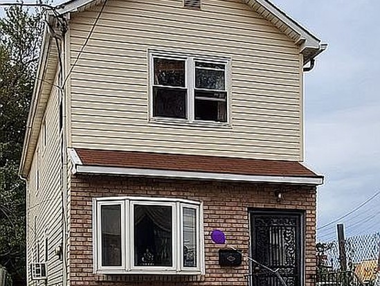 Single-family for Sale Brookville, Queens