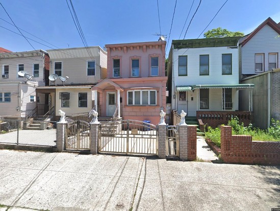 Single-family for Pre-foreclosure / auction East New York, Brooklyn