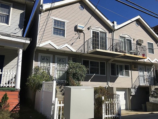 Single-family for Contingent Rockaway Beach, Queens