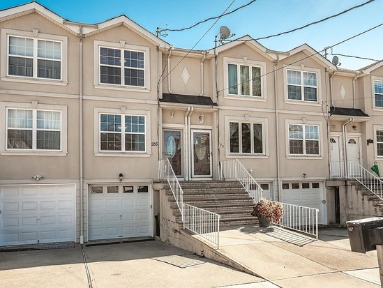 Single-family for Sale New Dorp Beach, Staten Island