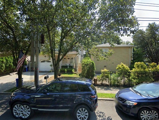 Multi-family for Pre-foreclosure / auction Princes Bay, Staten Island