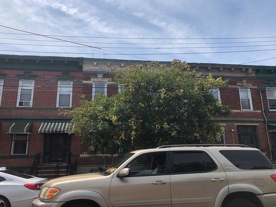 Single-family for Pre-foreclosure / auction East New York, Brooklyn