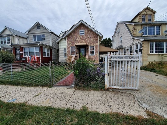 Single-family for Sale South Ozone Park, Queens