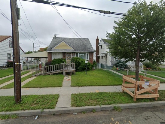 Single-family for Pre-foreclosure Springfield Gardens, Queens