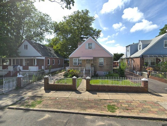 Single-family for Pre-foreclosure Laurelton, Queens