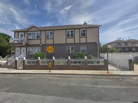 Home for Pre-foreclosure / auction Springfield Gardens, Queens