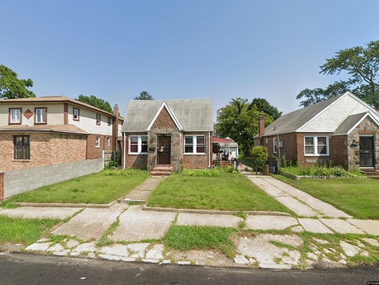 Single-family for Pre-foreclosure / auction Laurelton, Queens