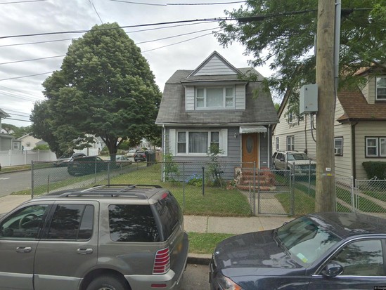 Single-family for Pre-foreclosure / auction South Ozone Park, Queens