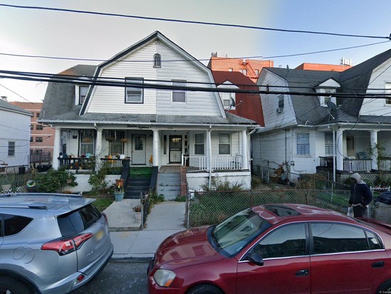 Single-family for Pre-foreclosure / auction Far Rockaway, Queens