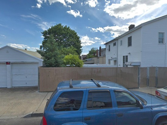 Single-family for Pre-foreclosure Ozone Park, Queens