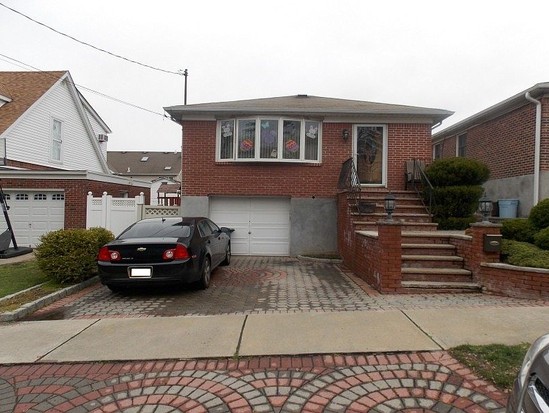 Single-family for Pre-foreclosure / auction College Point, Queens