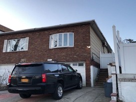 Home for Pre-foreclosure / auction Kew Gardens Hills, Queens