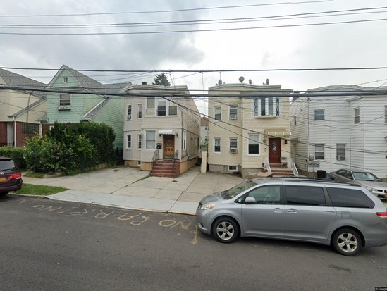 Multi-family for Pre-foreclosure College Point, Queens