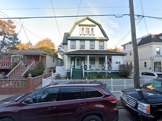 Single-family for Pre-foreclosure Far Rockaway, Queens