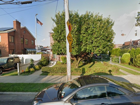 Single-family for Pre-foreclosure / auction Country Club, Bronx