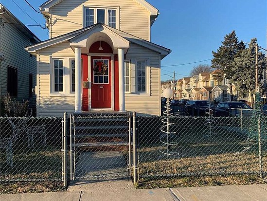 Single-family for Sale South Ozone Park, Queens