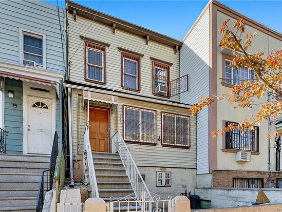 Single-family for Sale Crotona Park East, Bronx