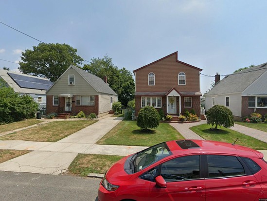 Single-family for Pre-foreclosure Rosedale, Queens