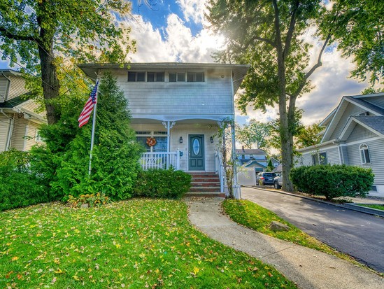 Single-family for Sale Richmond Town, Staten Island