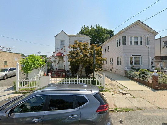 Single-family for Pre-foreclosure Laurelton, Queens