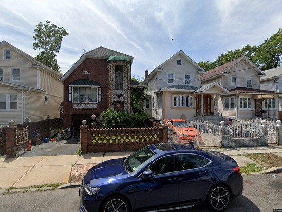 Single-family for Pre-foreclosure / auction Springfield Gardens, Queens