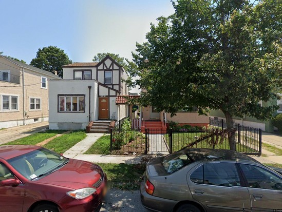 Single-family for Pre-foreclosure / auction Laurelton, Queens