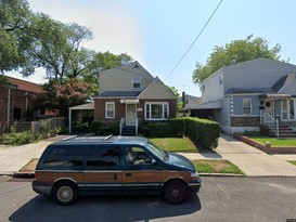 Home for Pre-foreclosure Laurelton, Queens