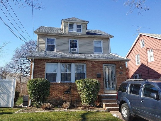 Single-family for Pre-foreclosure / auction Laurelton, Queens