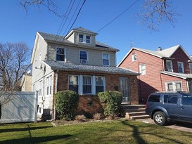 Home for Pre-foreclosure / auction Laurelton, Queens