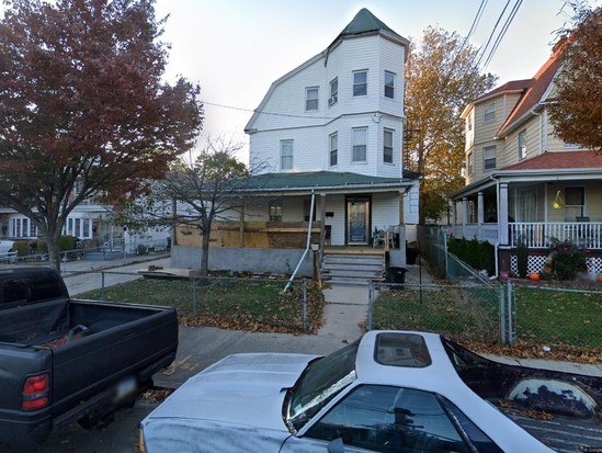 Multi-family for Pre-foreclosure Far Rockaway, Queens