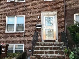 Home for Pre-foreclosure / auction Kew Gardens Hills, Queens