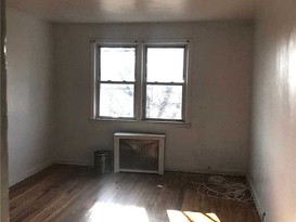 Home for Pre-foreclosure / auction Kew Gardens Hills, Queens