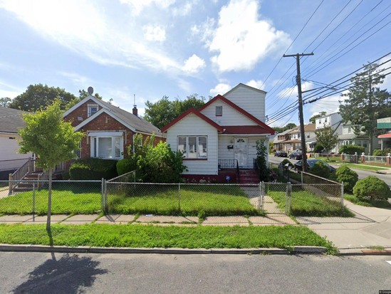 Multi-family for Pre-foreclosure Laurelton, Queens