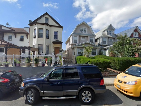 Single-family for Pre-foreclosure Kew Gardens, Queens