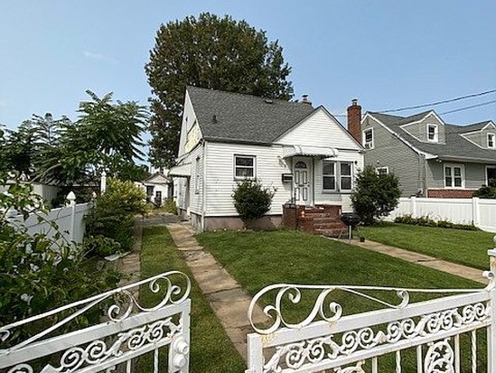 Single-family for Sale Rosedale, Queens