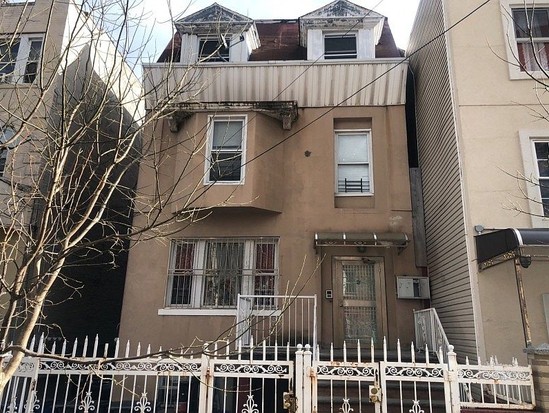 Single-family for Pre-foreclosure / auction Concourse, Bronx