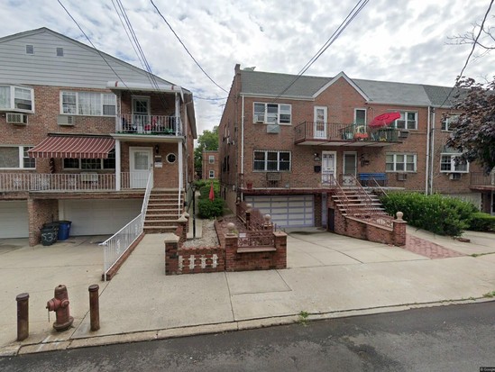 Multi-family for Pre-foreclosure / auction Canarsie, Brooklyn