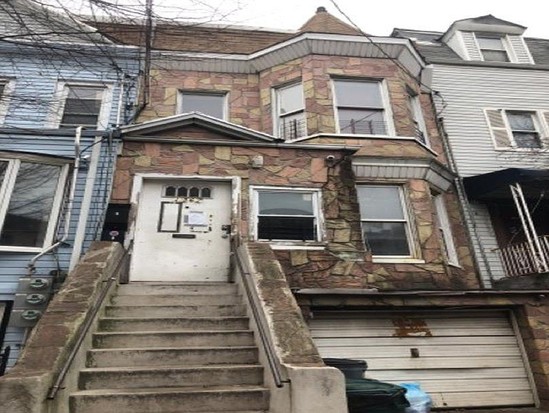 Single-family for Pre-foreclosure / auction Concourse, Bronx