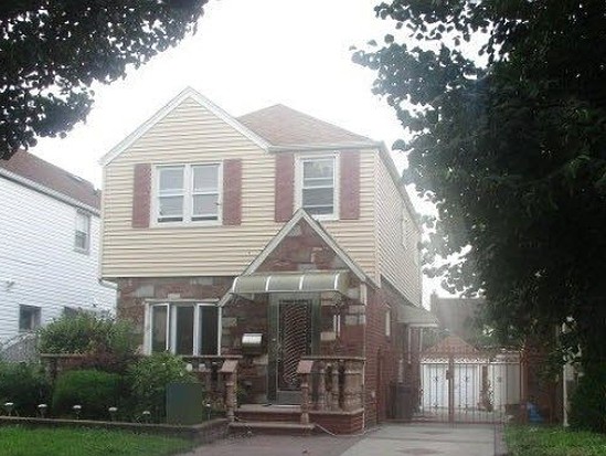 Single-family for Auction South Jamaica, Queens