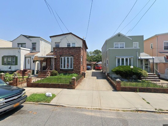 Single-family for Pre-foreclosure Laurelton, Queens