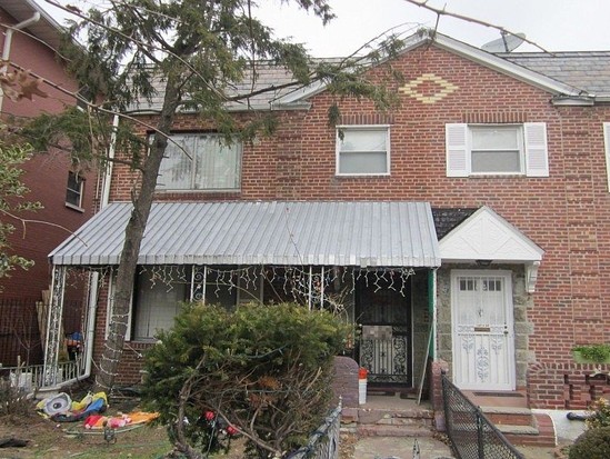 Single-family for Pre-foreclosure / auction Flushing, Queens