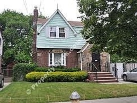 Home for Pre-foreclosure / auction Springfield Gardens, Queens