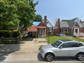 Home for Pre-foreclosure Rosedale, Queens