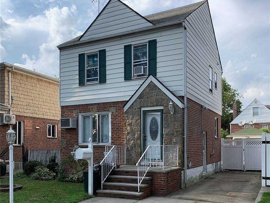 Single-family for Sale Kew Gardens Hills, Queens